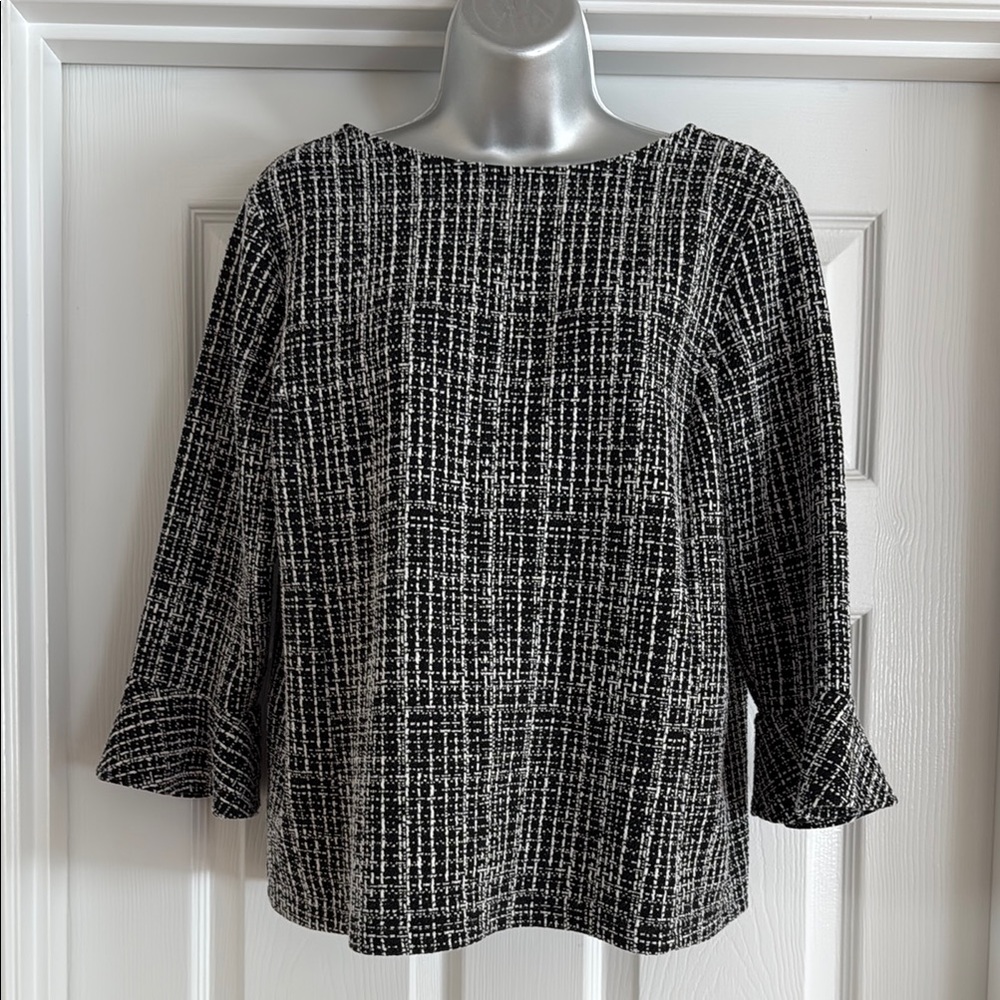 ☀️3/$15 Talbots Textured Ruffle Sleeve Top XP - Picture 3 of 8
